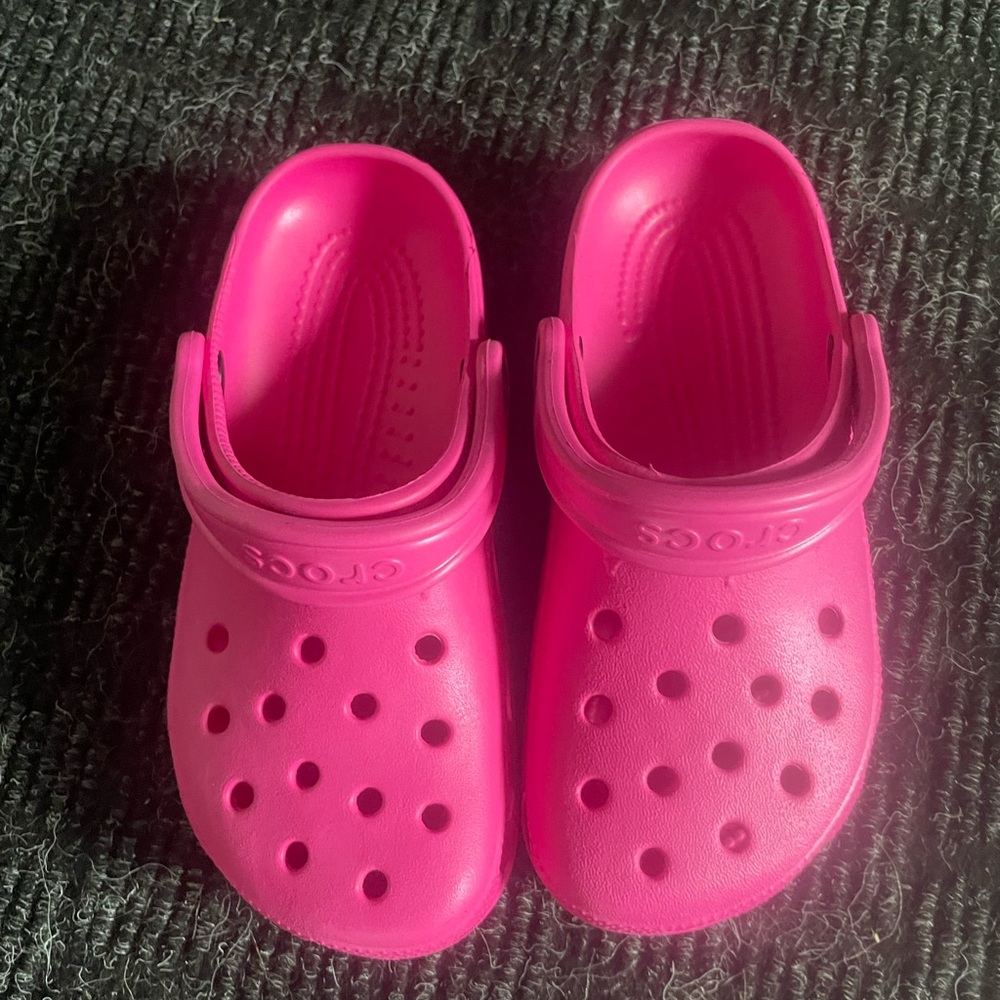 CROCS Pink size xs women 5 kids 2-3